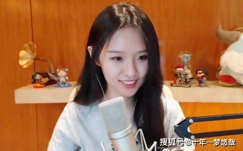 快手娱乐吃瓜主播是谁啊,揭秘网络红人的幕后故事 第1张 快手娱乐吃瓜主播是谁啊,揭秘网络红人的幕后故事 第1张